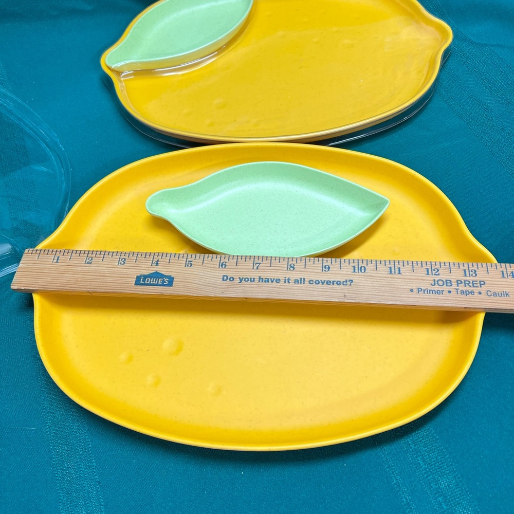 Lemon plastic  reusable platter 2 trays - Picture 3 of 7